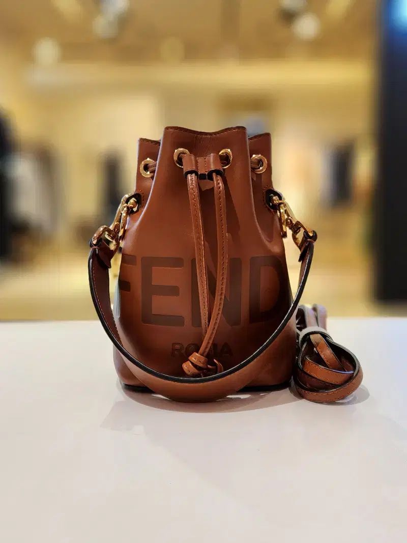 フェンディ モントレゾール ミニ バケット クロスバック 8BS010