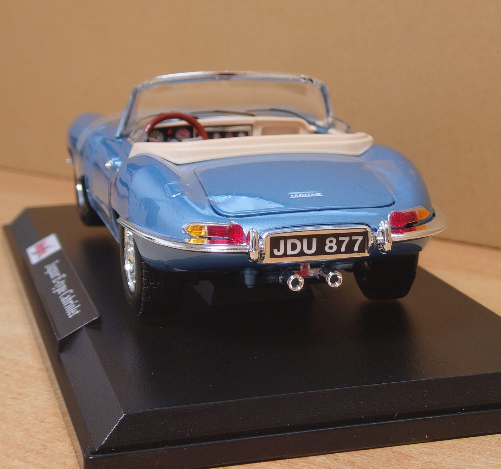 マイスト　ジャガーEタイプ　カブリオレ 1/18 ジャガーEタイプ カブリオレ1961 ブルー JaguarE-type