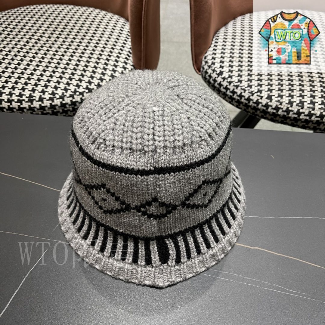 美品　DIOR × KAWS ウール100% コラボセーター 美品DIOR × KAWS ウール100% コラボセーター