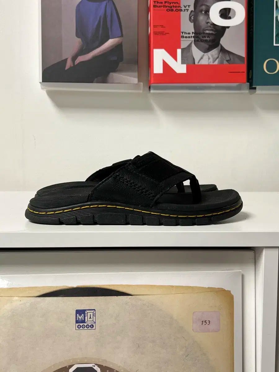 【Dr. Martens】★お買得品★ATHENS THONG★サンダル Dr. Martens】☆お買得品☆ATHENS THONG☆サンダル (Dr.Martens