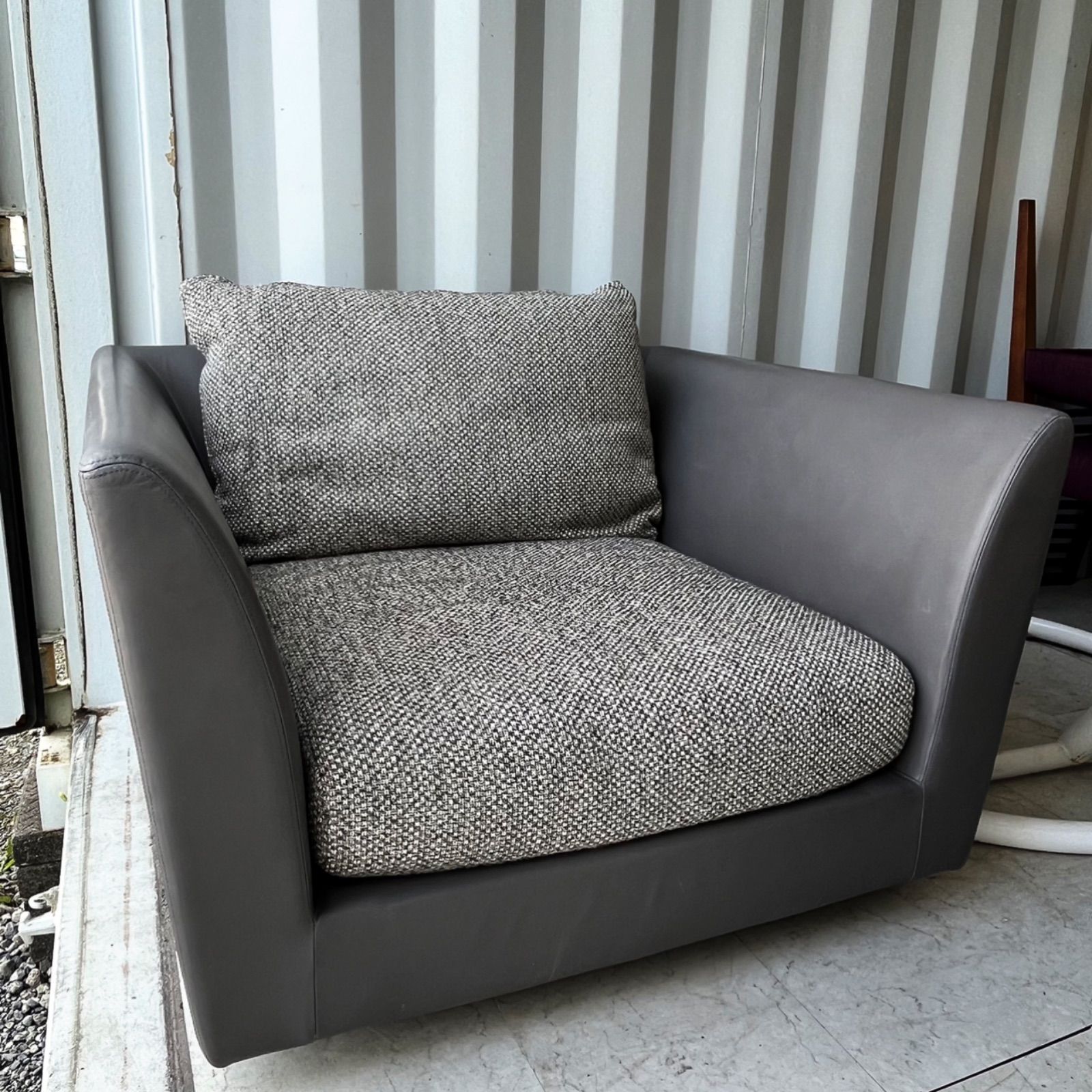 取付無料！アルフレックス Aソファ 本革チャコールグレーファブリック