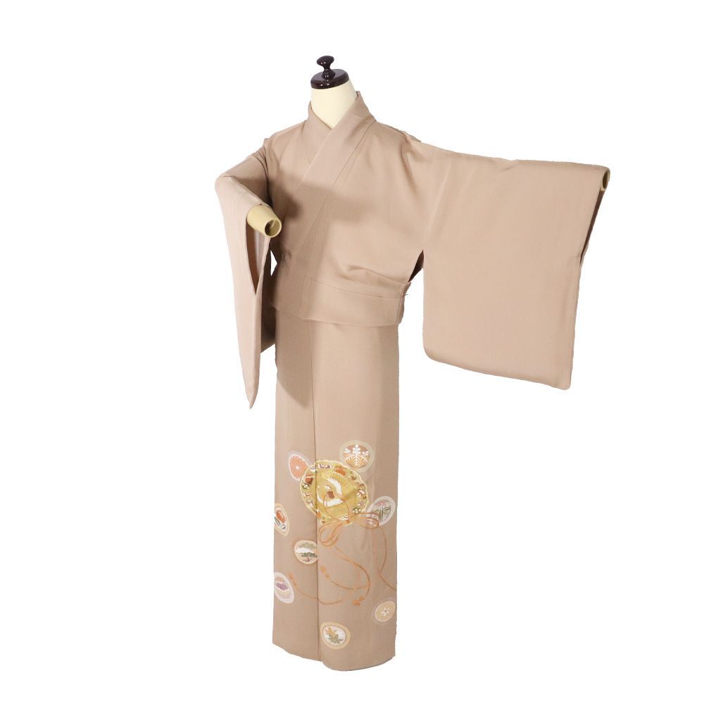 BY★1828★ 色留袖 袷 正絹 ライトグレー 落款入り 唐風の柄 山岡古都】正絹 とても上質な色留袖 一つ紋（沢瀉） 八掛に銀箔