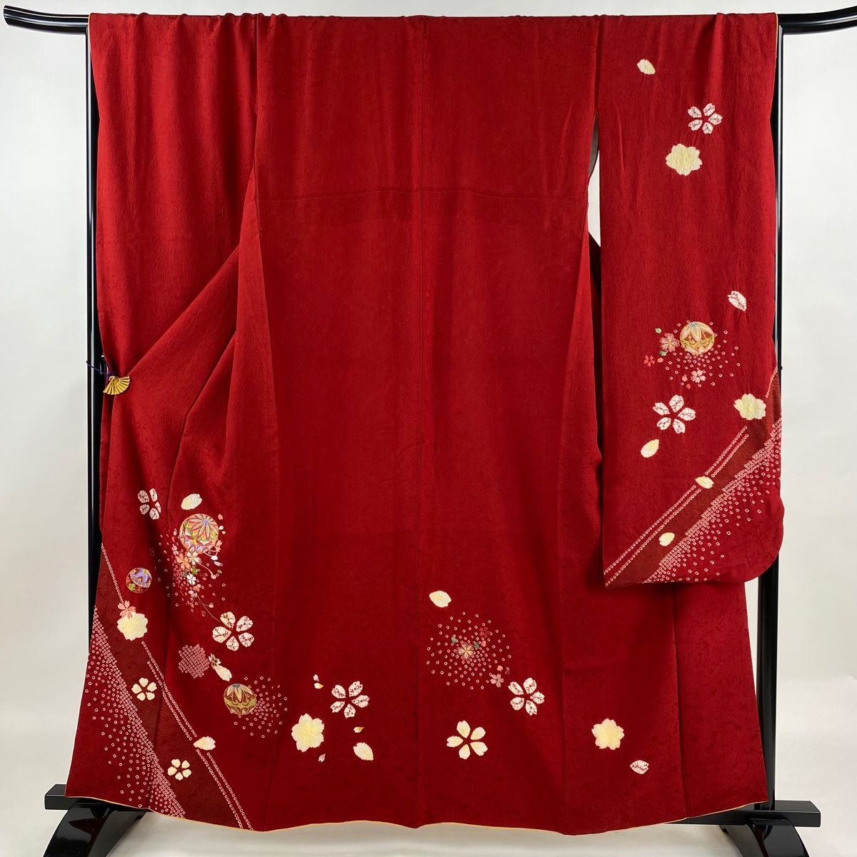 振袖 身丈160cm 裄丈69cm L 袷 鈴乃屋 手鞠 桜 絞り 刺繍 赤 正絹 名品