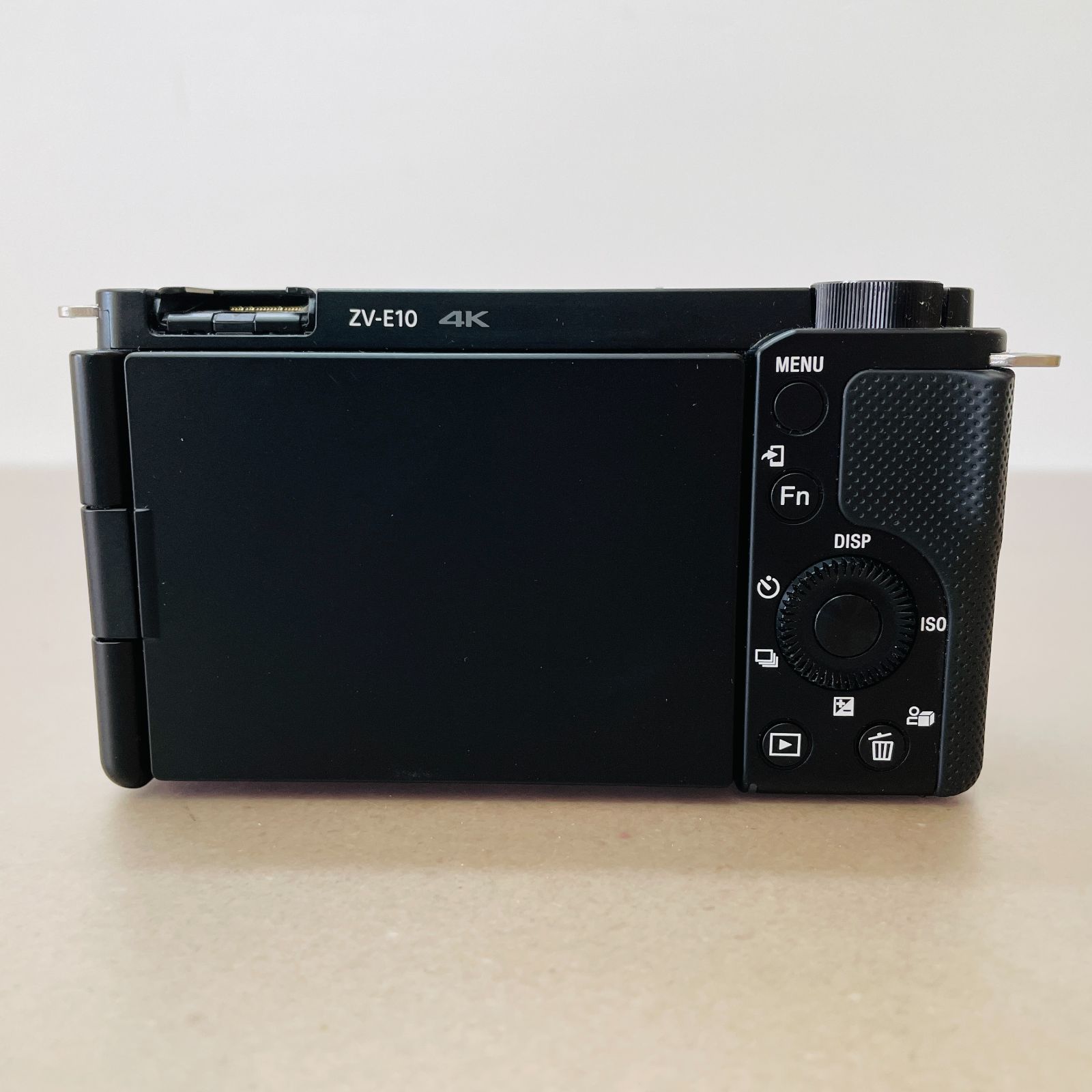 Sony VLOGCAM ZV-E10Y 美品 新品)SONY (ソニー) VLOGCAM ZV-E10 ボディ ZV-E10 W ホワイト