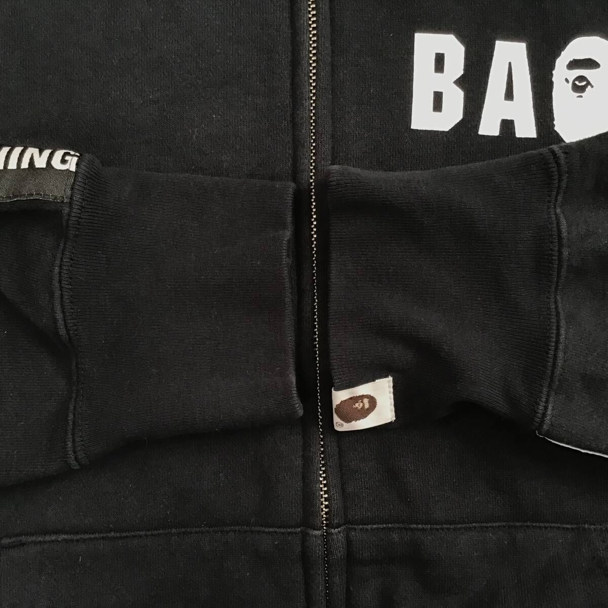 早い者勝ち　アベイジングエイプ　ジップパーカー　ブラック　バックロゴ　Lサイズ A BATHING APE(アベイシングエイプ) / ジップパーカー/M