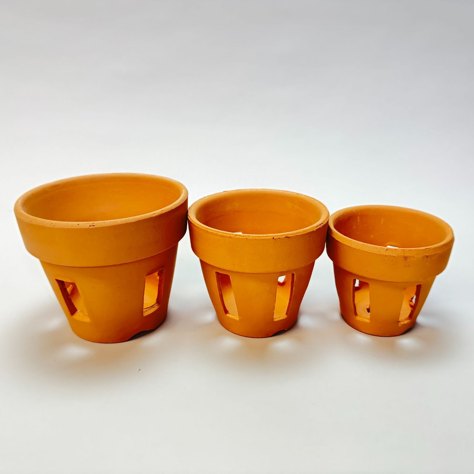 穴あき(胴抜き)素焼鉢- 3サイズ⇒3鉢セット: 4号×1鉢＋3.5号×1鉢＋3号