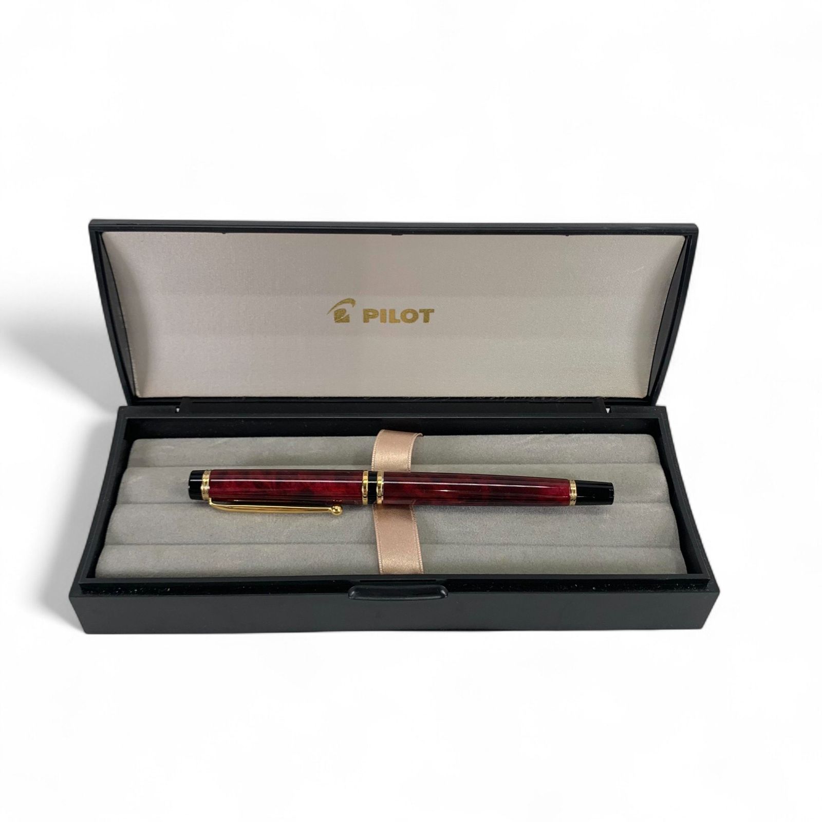 PILOT パイロット PILOT 万年筆 グランセ ブラック&レッド 14K PILOT パイロット 万年筆 グランセ ブラック&レッド 14K 現状品