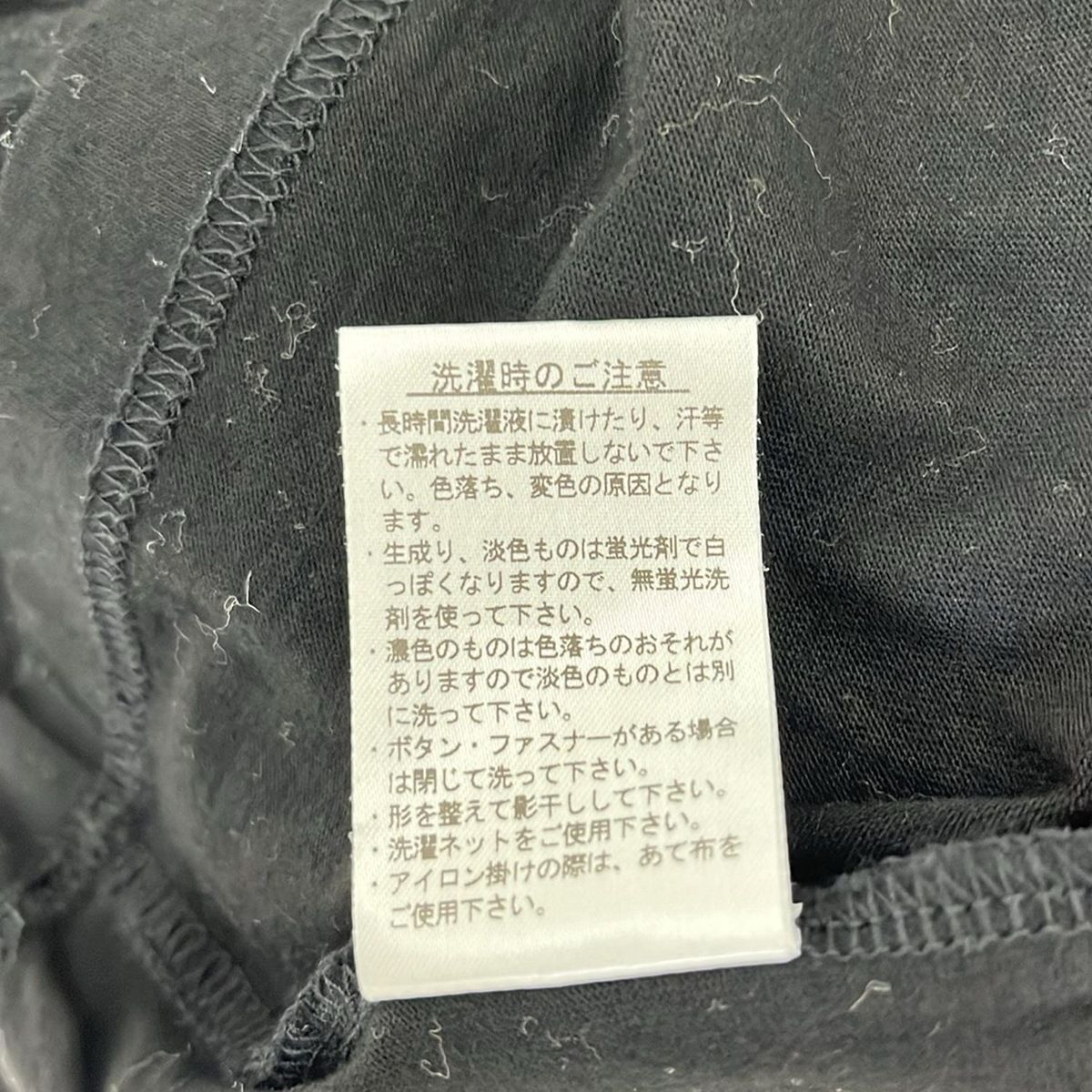 - 黒