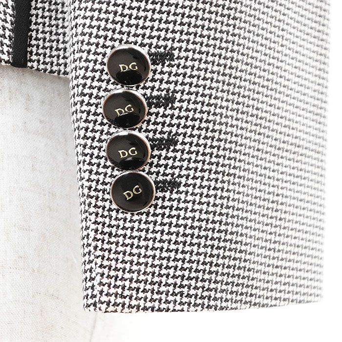 ピークドラペル アウター