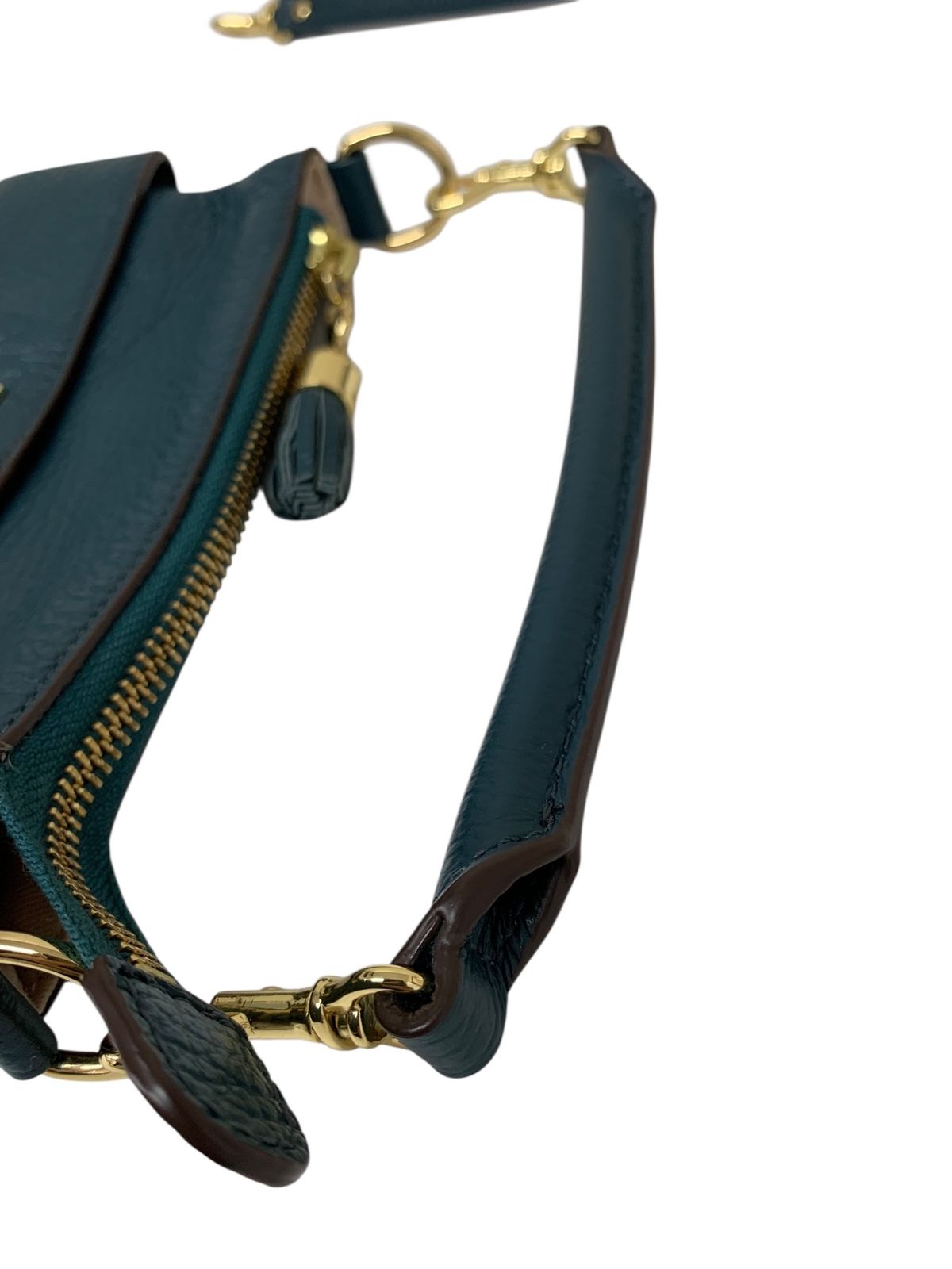 ホリデー 撥水レザーのデイリーポシェット