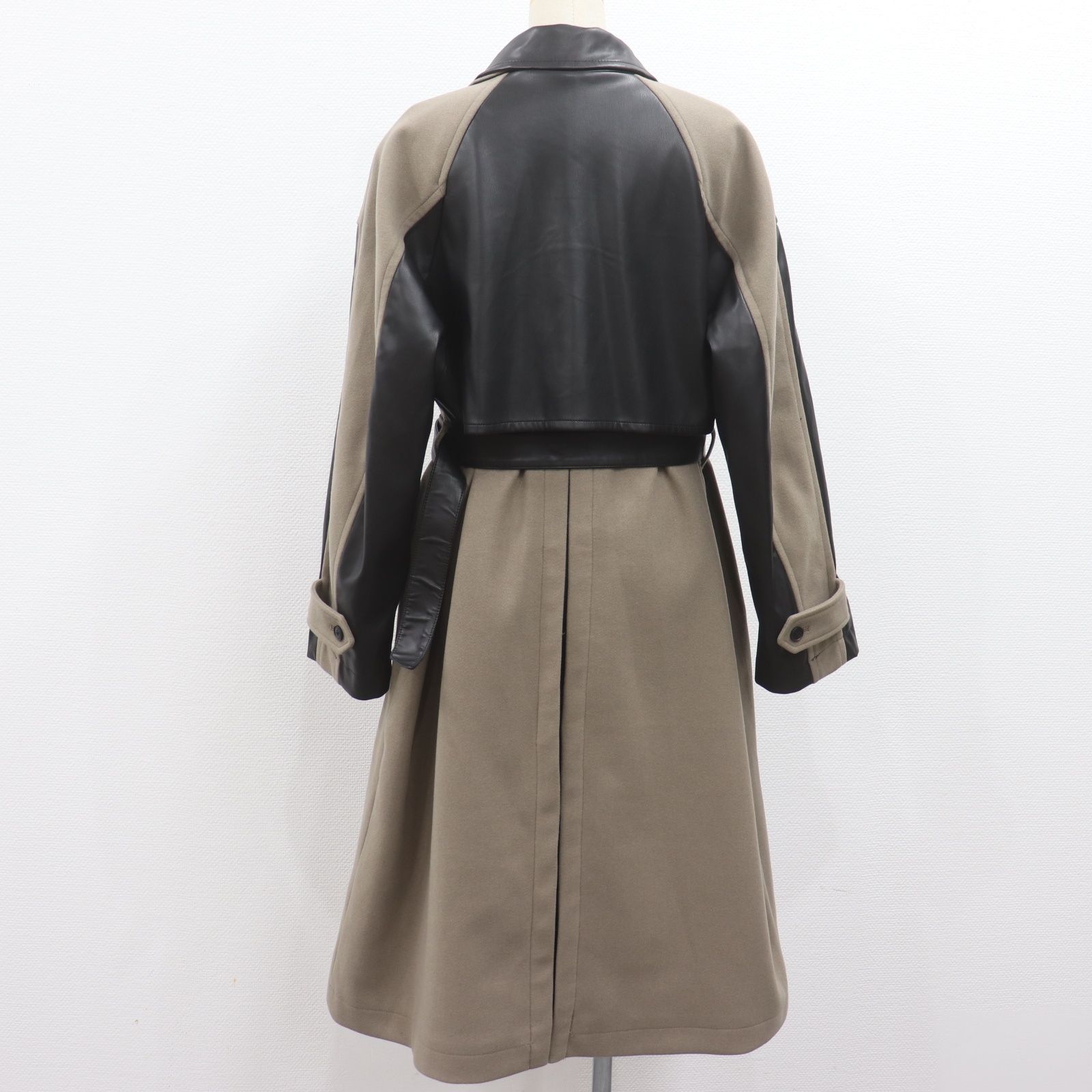 ITPV1ZEFEXX6 HARE ハレ フェイクレザーキリカエトレンチコート サイズ