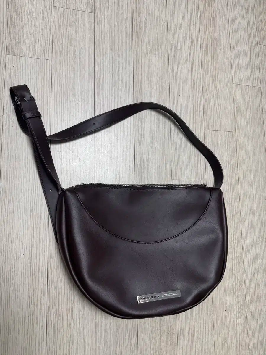 MARHEN.J マルヘンジェイ 湾 ホーボー クロス ショルダーバッグ チョコレートブラウン DECORATOM_COM_BR