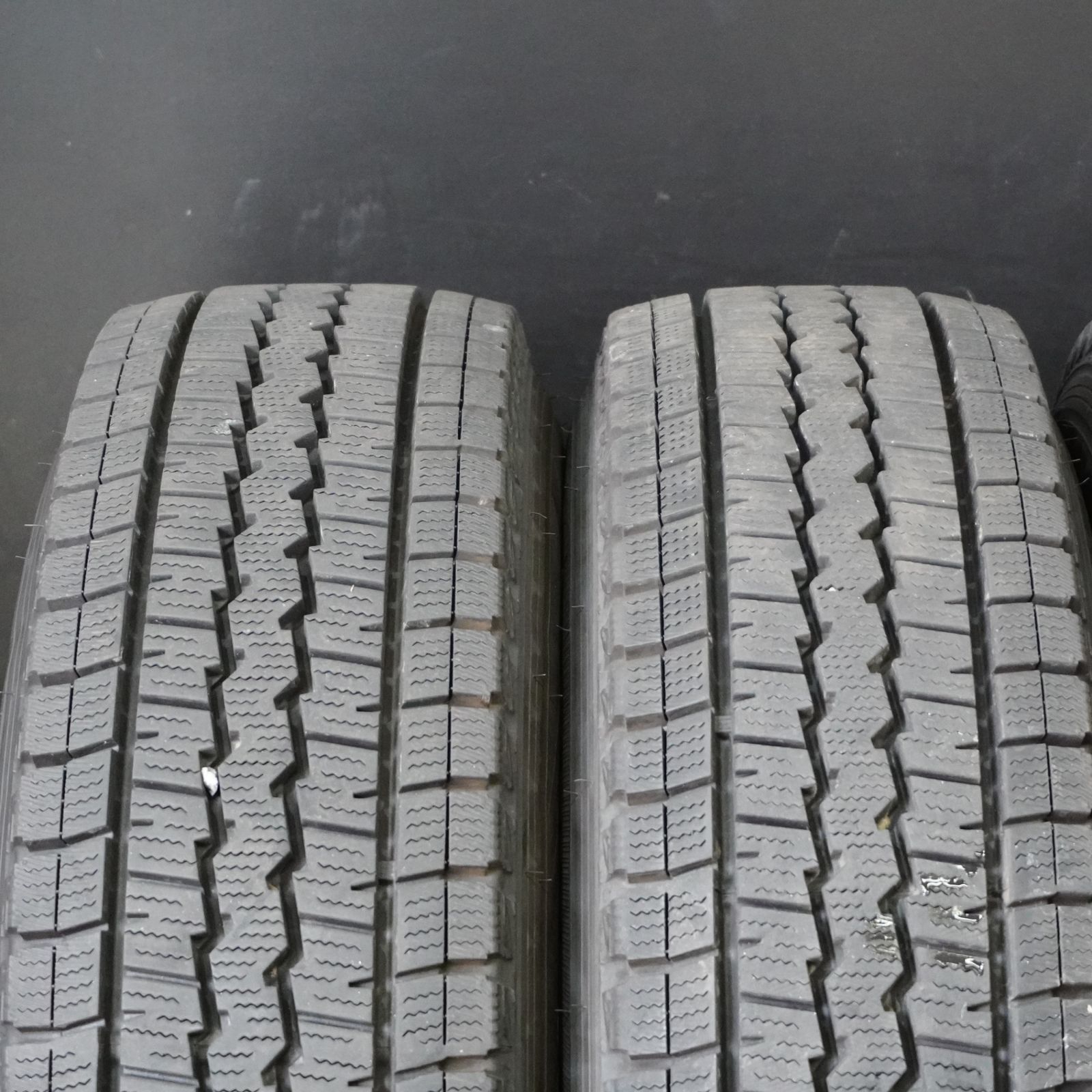 23年製 バリ山 ダンロップ WINTER MAXX SV01 PRODITA HC 195 80R15 5.5J 42 139.7 6H 4本 スタッドレス キャラバン FFCRYSTALESIA_COM