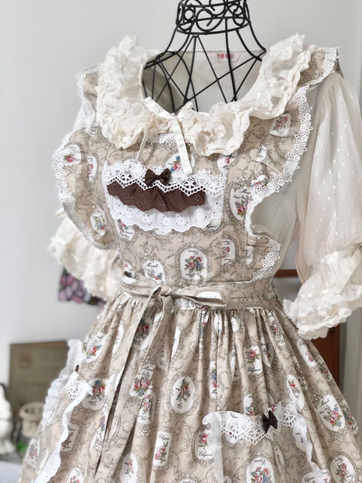 お花モチーフ フリルエプロンドレス お花モチーフ フリルエプロンドレス