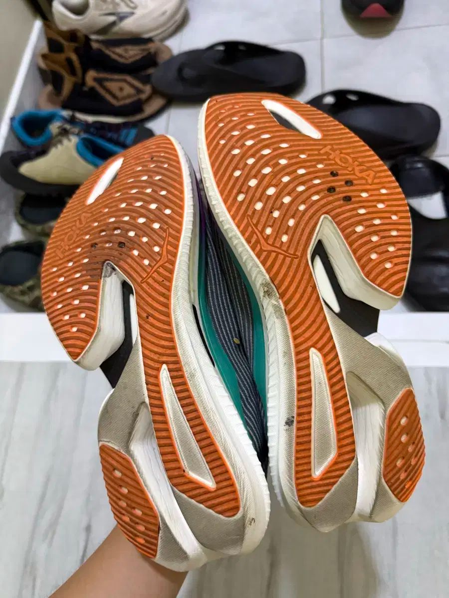 275 HOKA ONE ONE ホカオネオネ シエロ x1