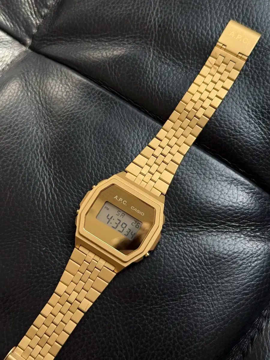 CASIO × A.P.C. デジタル腕時計 アー・ペー・セー カシオの腕時計 | 物欲NONストップ | ガール