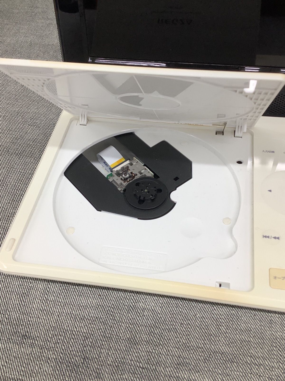 W NY24073114 ≪中古品≫ TOSHIBA REGZA ポータブルDVD