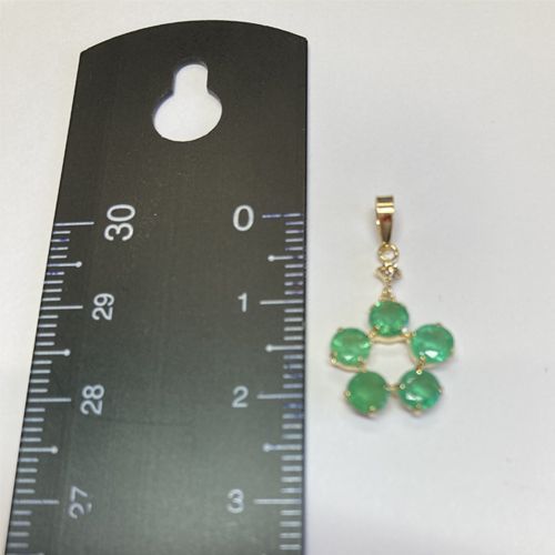 K18エメラルド1.20ct丸5個付 花型ペンダント ダイヤモンド0.03ct 