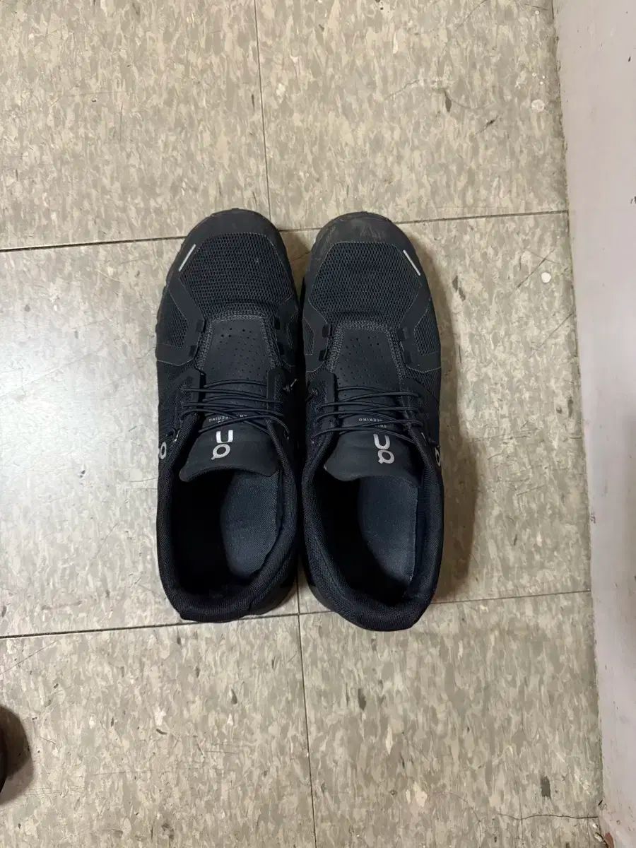 気軽に注文ください！ 学習について クラウド 5 オールブラック 280