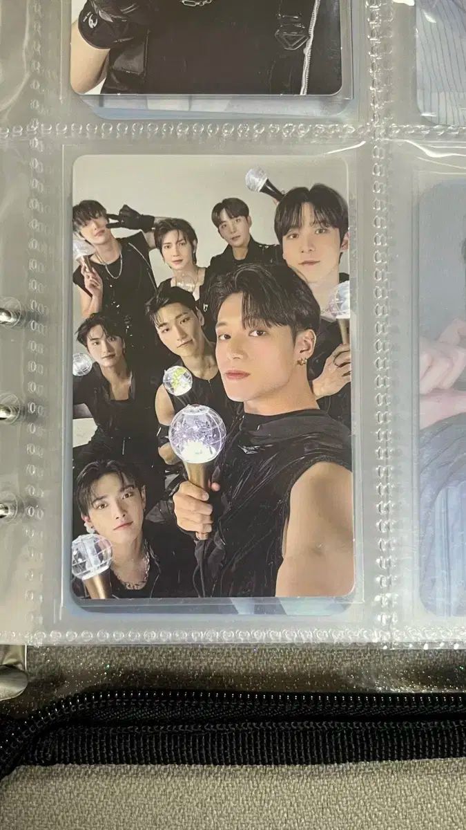 ATEEZ(エイティーズ・アチズ) ペンライト ライティニ 団体 集合
