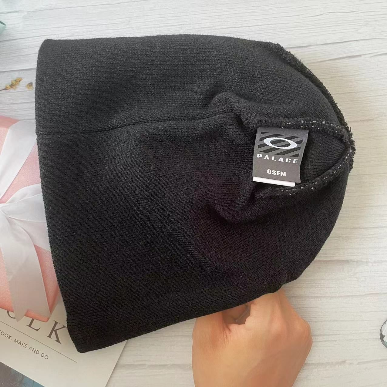 palace oakley beanie black ビーニー - メルカリ