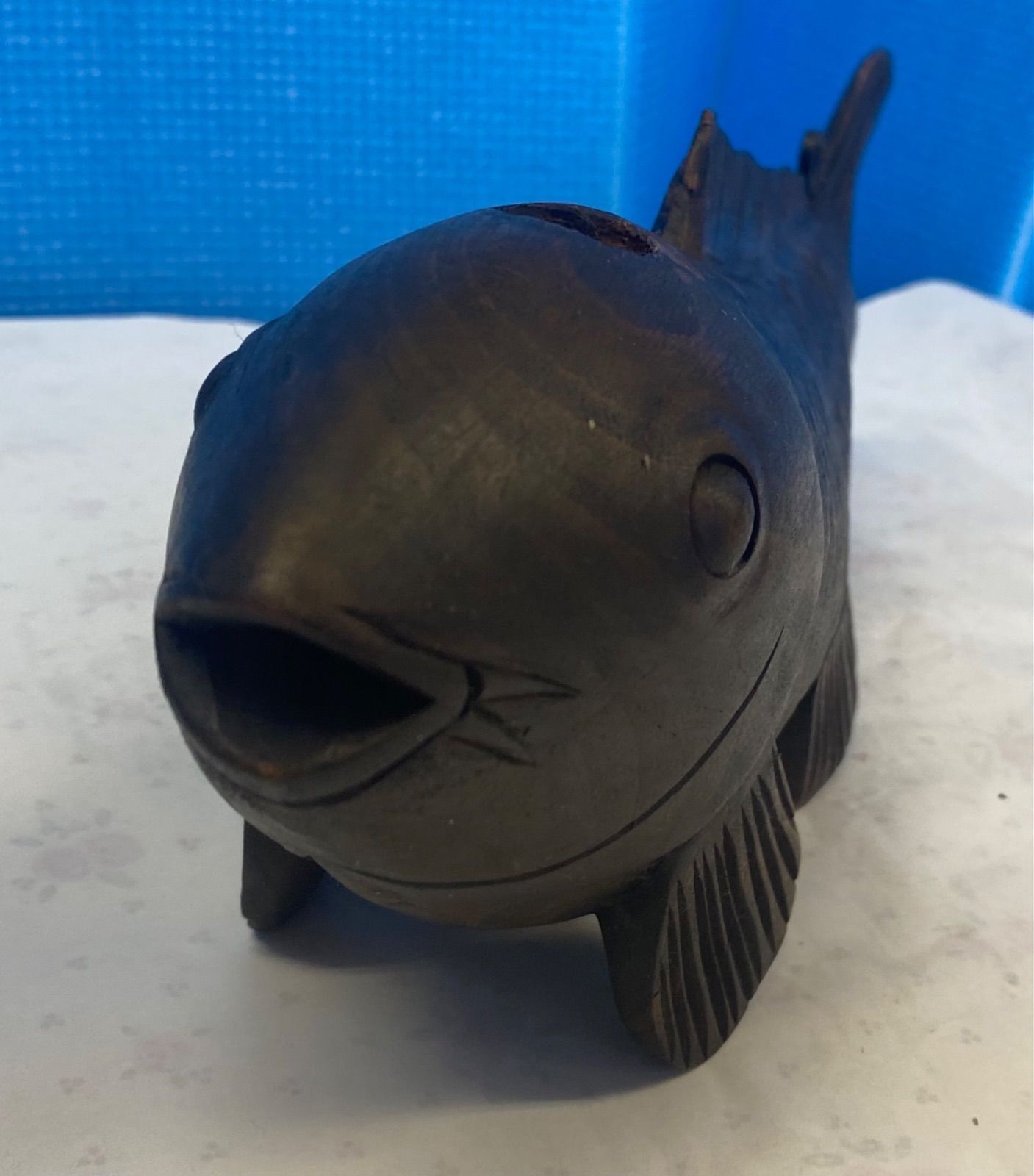 木彫魚縁起の良い鯉です！自在掛けにインテリアにも是非どぞう