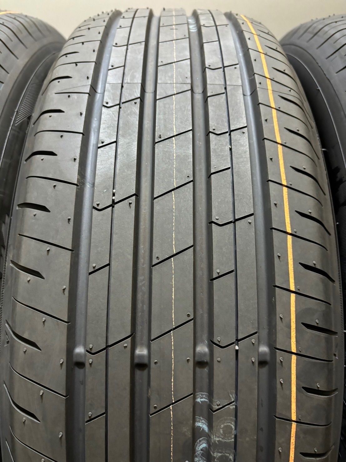 ★新車外し 225/60R18 TOYO/PROXES Comfort 24年製 夏タイヤ サマータイヤ 4本 40アルファード ハリアー RAV4 (南4-G783)