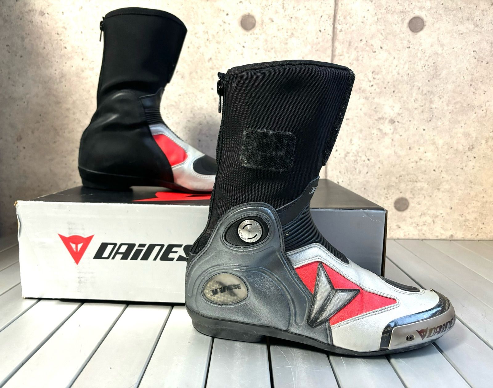 箱入 ダイネーゼ DAINESE STIV. AXIAL RACE IN CARBO NIO GRIGIO/ROSSO Size: 41 27cmレーシング ライダース ブーツ