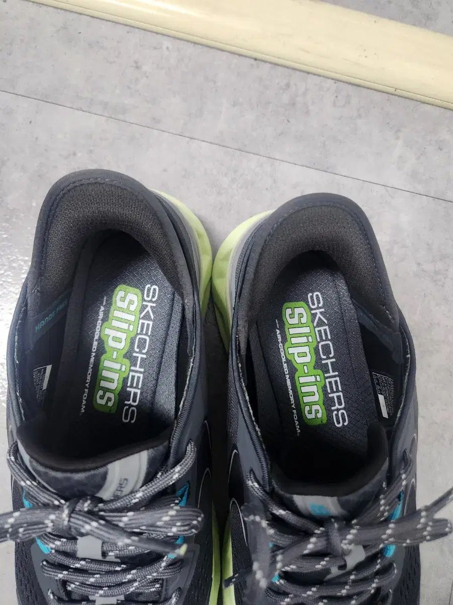 SKECHERS スケッチャーズ