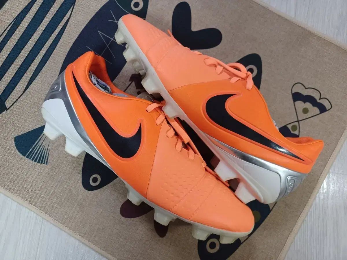 275 NIKE トレクアティスタ 3 サッカーシューズ フットサルシューズ