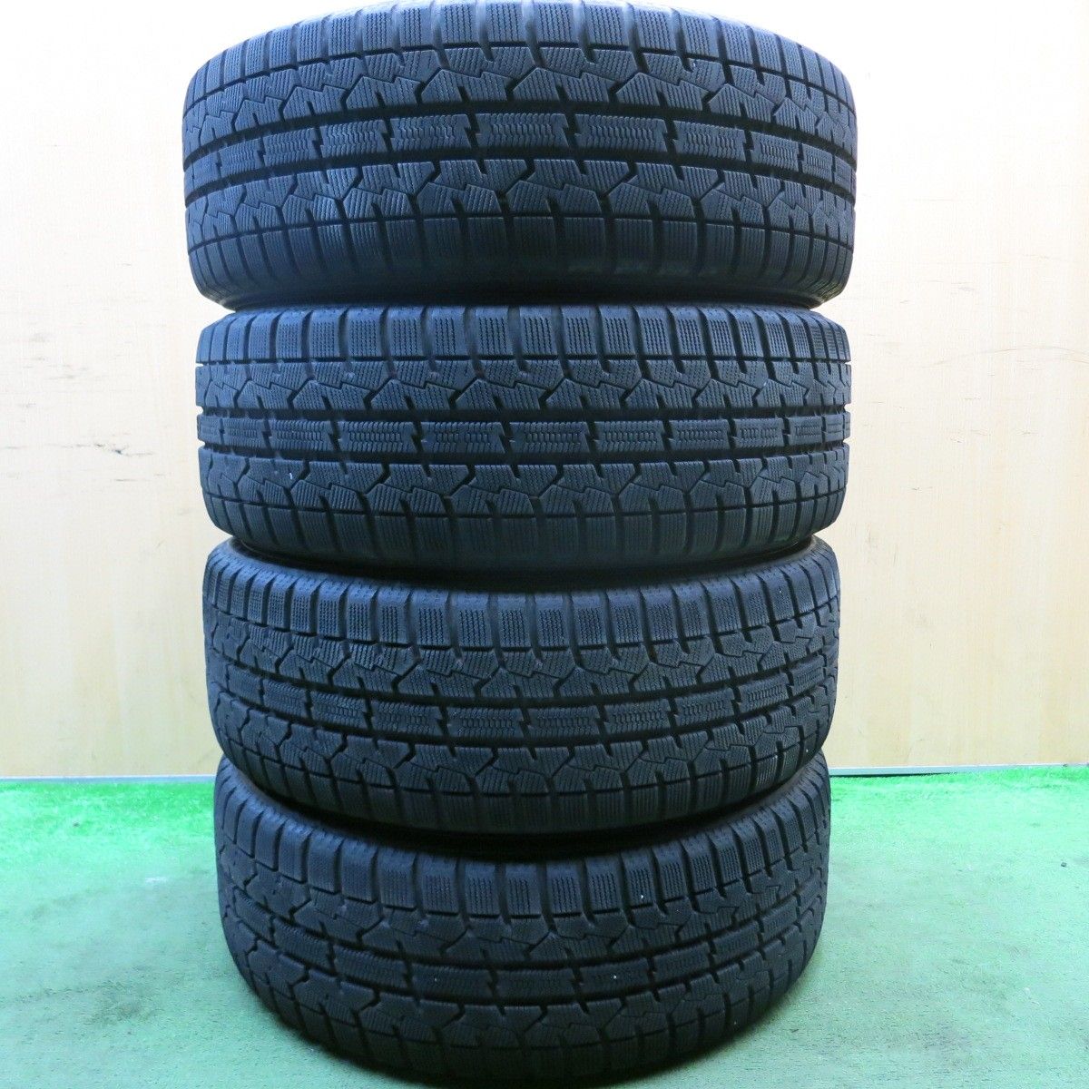 バリ溝！9.5分☆LEONIS VT 215/55R17 スタッドレス トーヨー