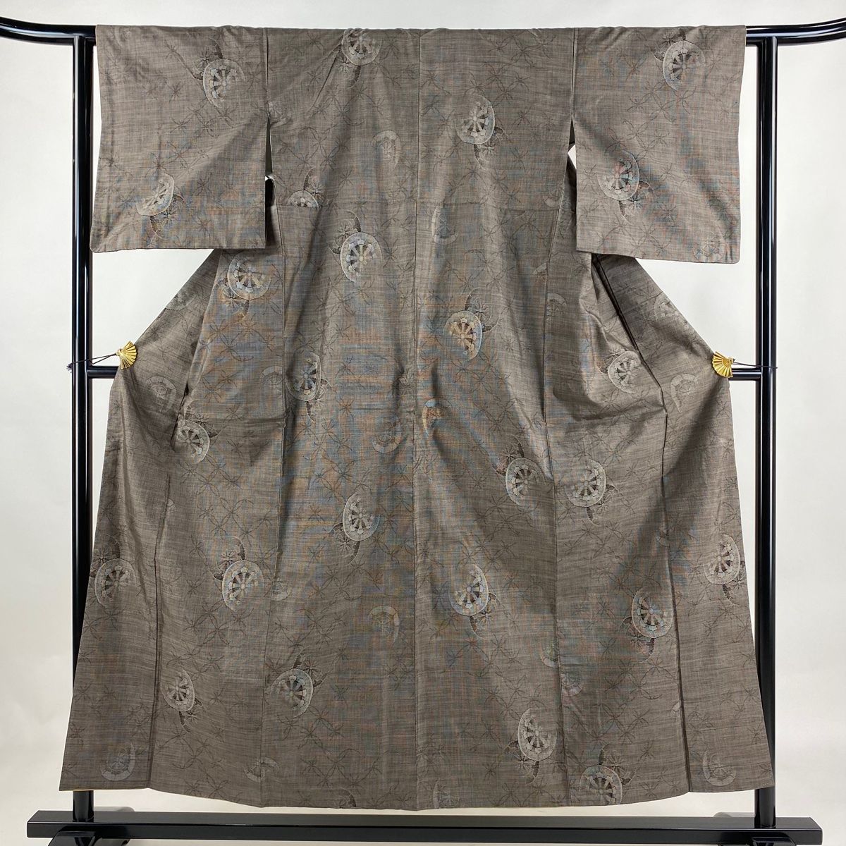 大島紬 身丈154cm 裄丈62cm S 袷 純泥染 証紙 源氏車 七宝 焦茶色 正絹 名品