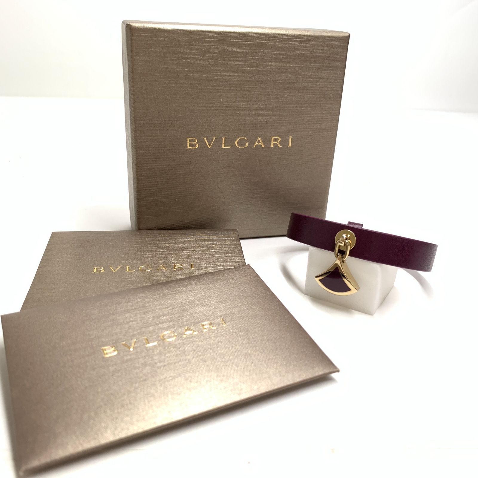 f001 B BVLGARI ブルガリ ディーヴァ レザー ブレスレット バングル