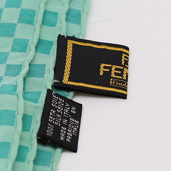 良品 フェンディ スカーフ シルク100％ ロゴプリント グリーン 2000000