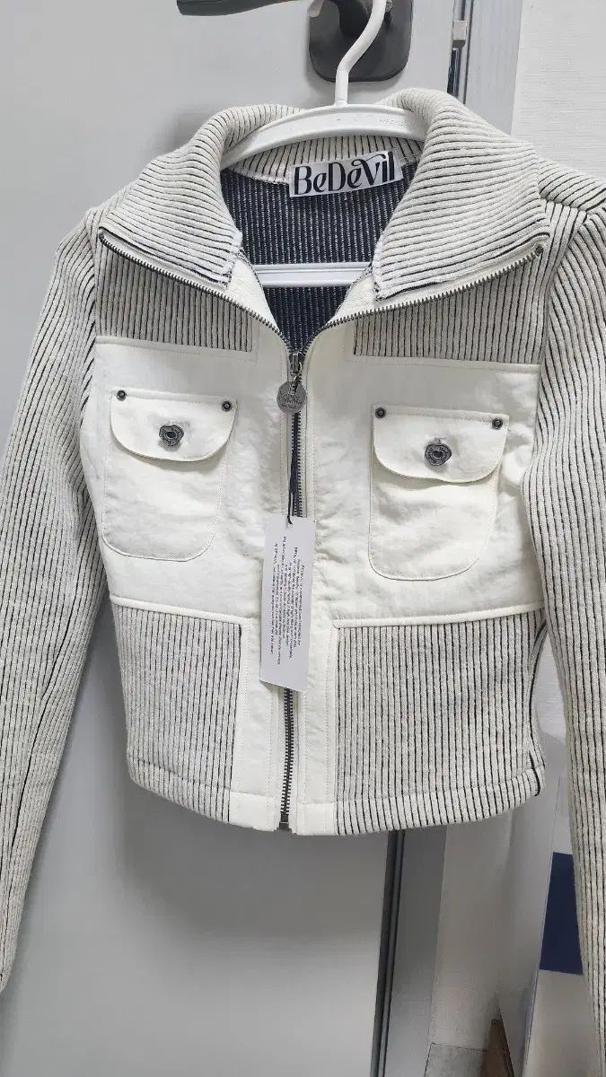 アンセルジョン コ ユンジョン GO YOUNJUNG ビデブ カーゴ バイカラー カーディガン アイボリー