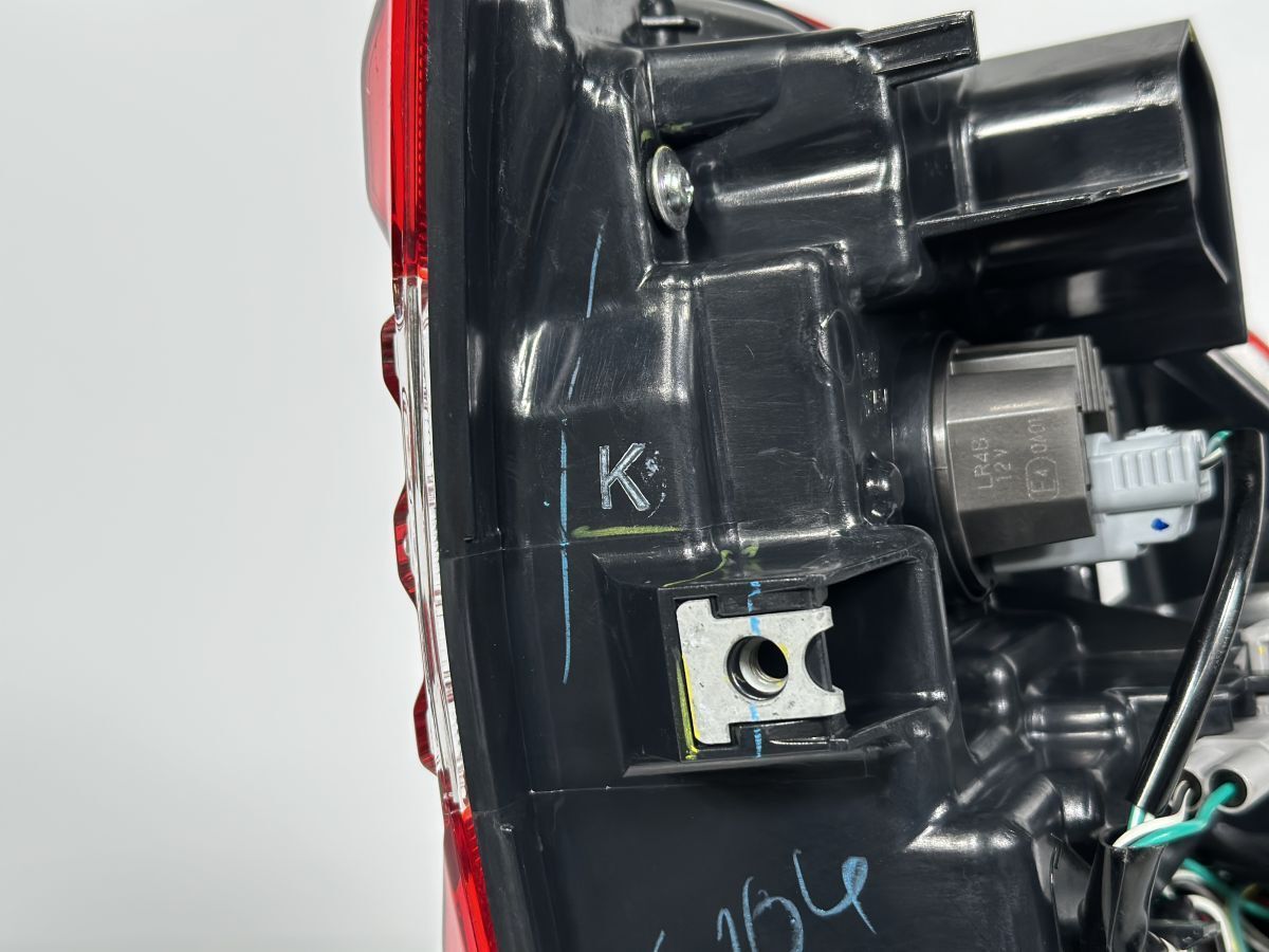 破損キズなし ハイラックス GUN125 後期 純正 左テールランプ Assy テールライト LED 81560-0K690 0K-186 K 管理31462 FFCRYSTALESIA_COM