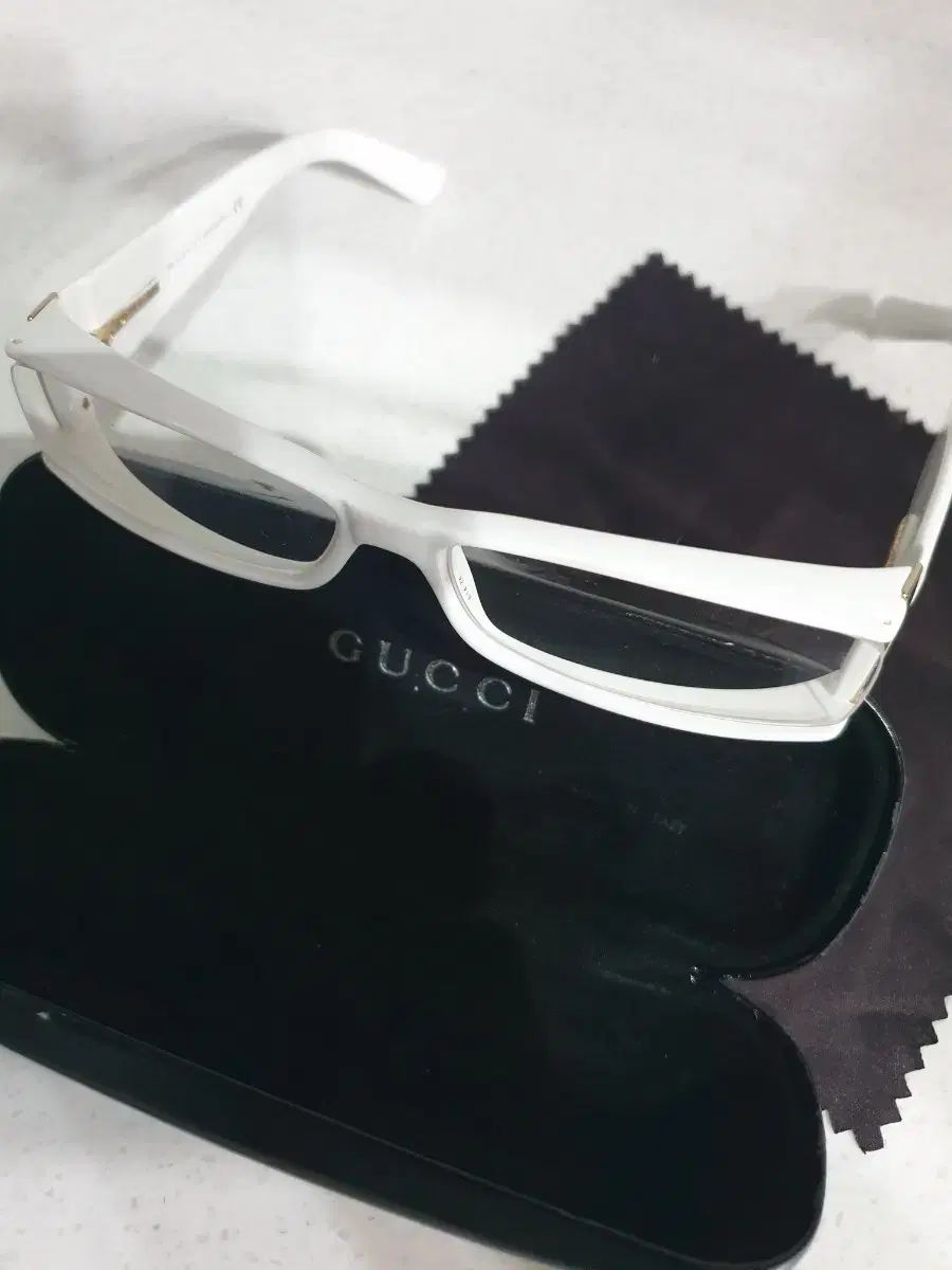 GUCCI グッチ 白 メガネフレーム GG3723