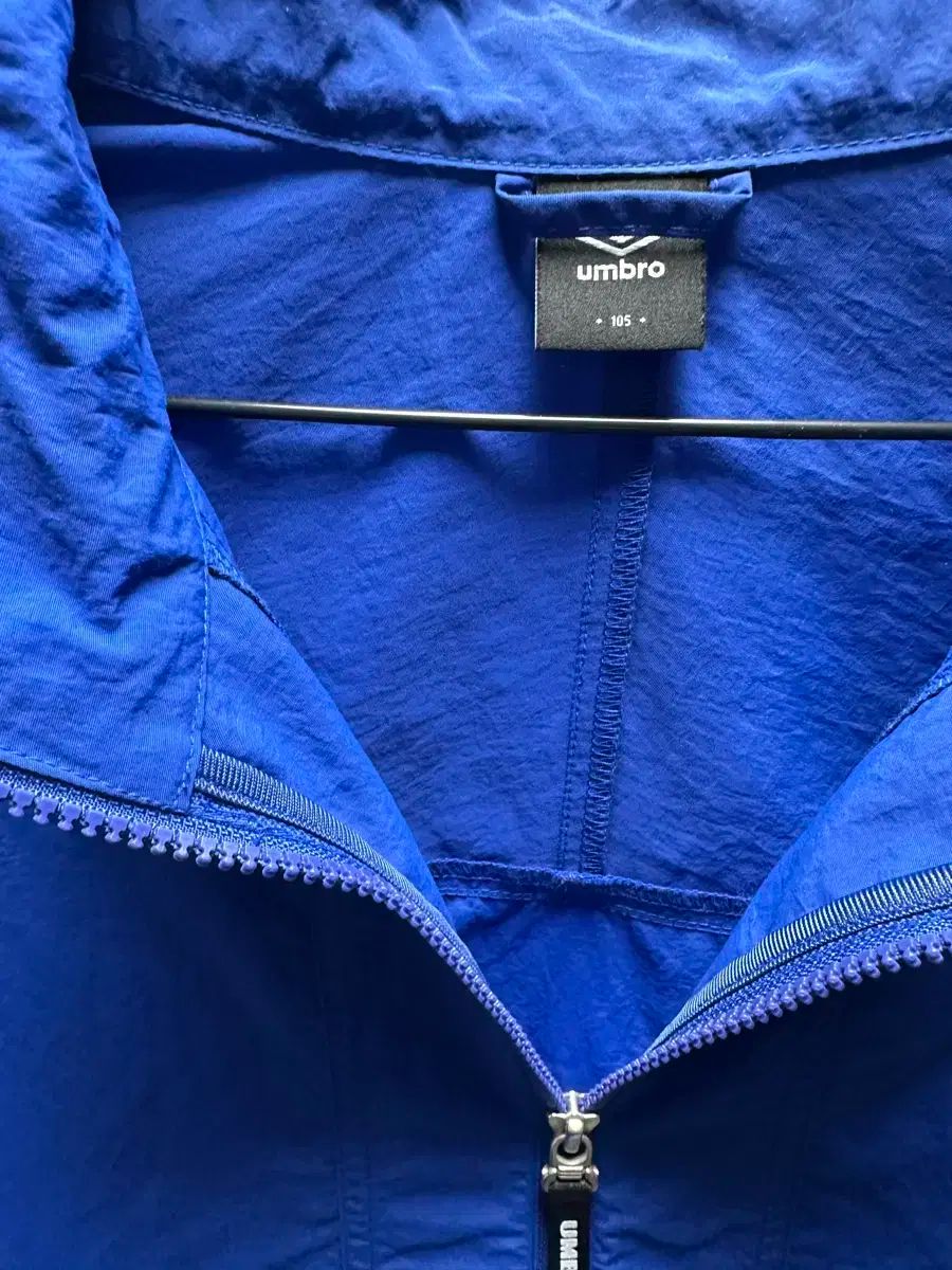 umbro アンブロ 青 ウインドブレーカー 105