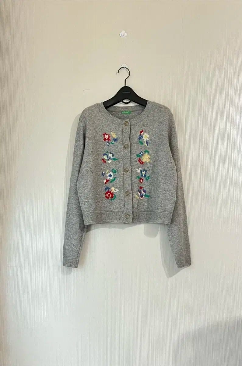 BENETTON ベネトン フラワー インタジア カーディガン