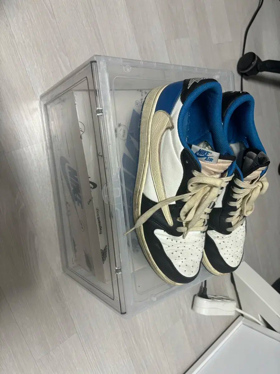 ジョーダン 1 ロー トラヴィススコット フラグメント 280