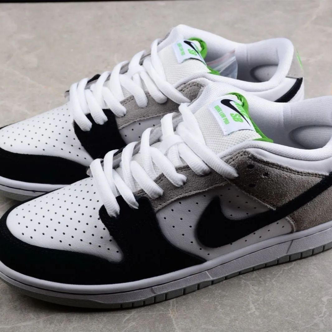 新品未使用 スニーカー Nike SB Dunk Low 