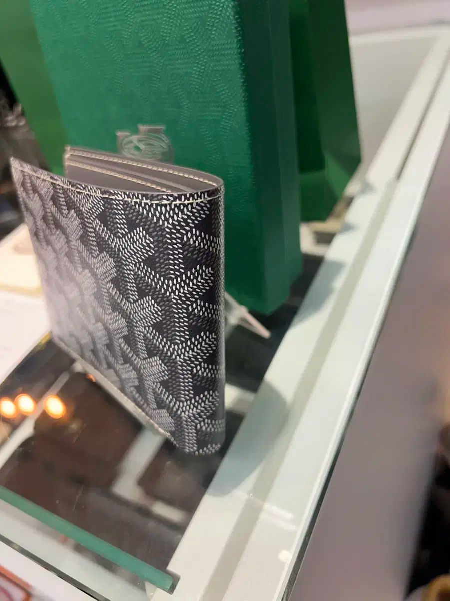 二つ折り財布 グレー