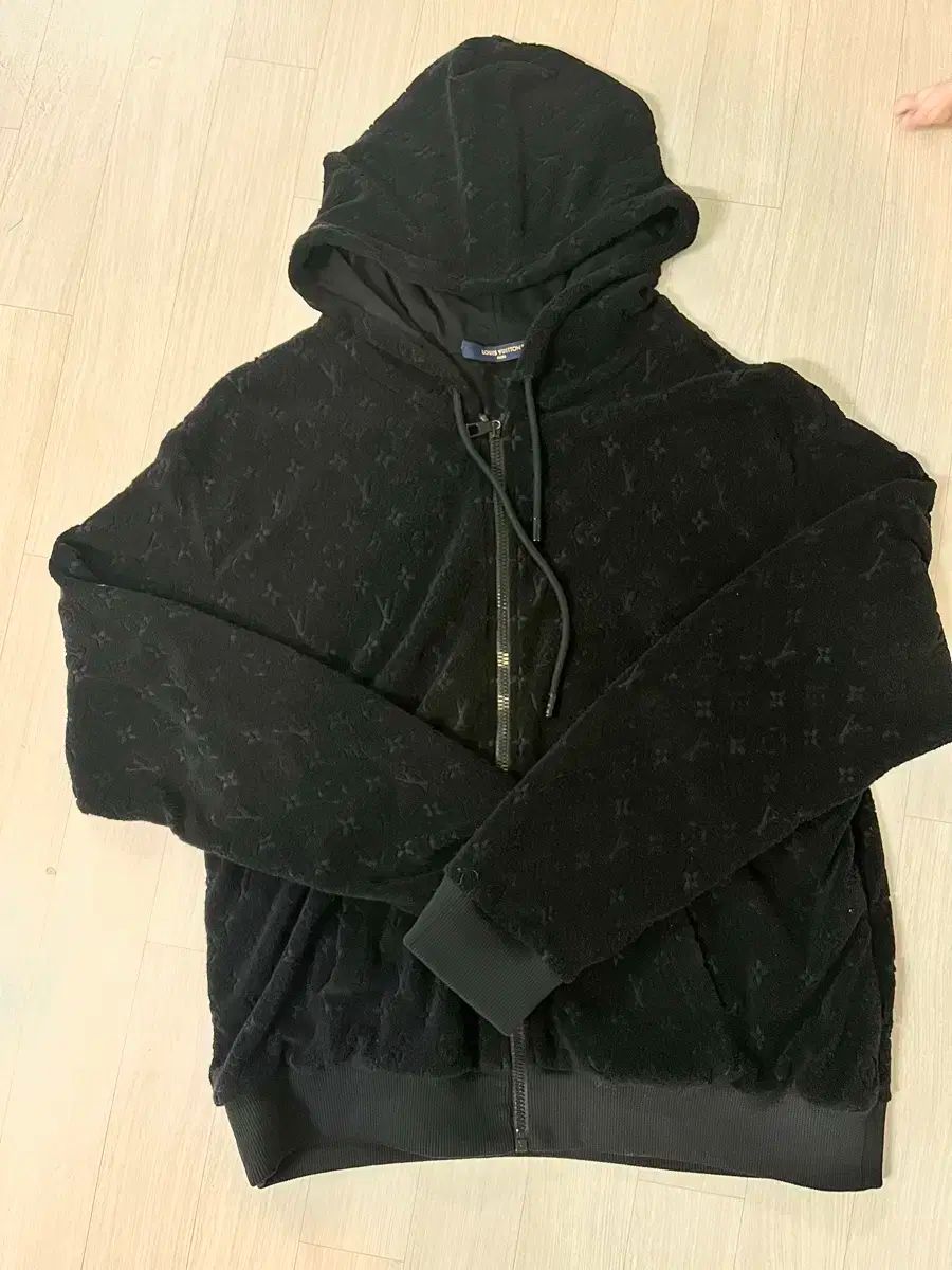 LOUIS VUITTON 黒 ジップアップパーカー Louis Vuitton(ルイヴィトン