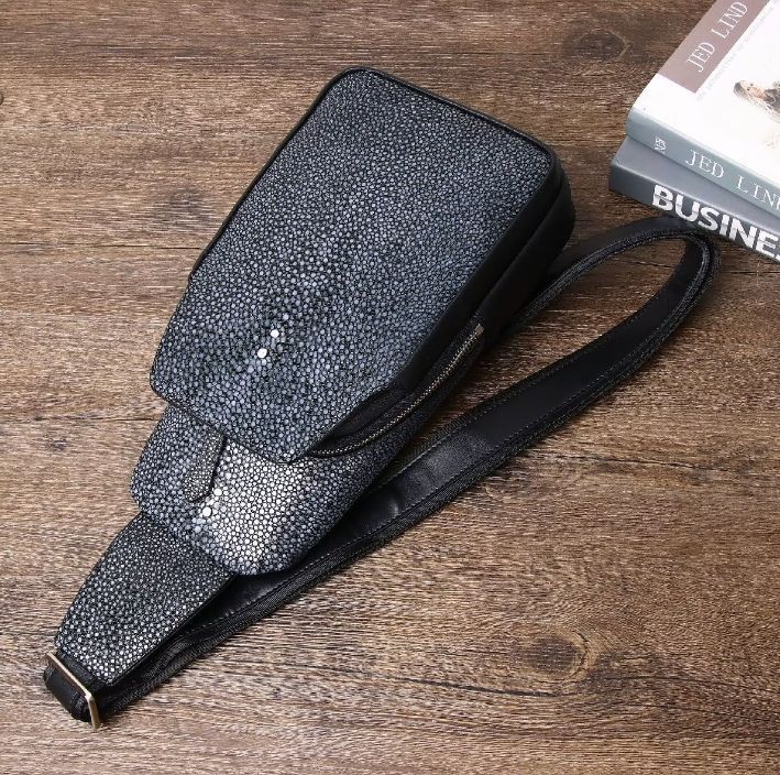 【未使用品】エイ革 ショルダーバッグ スティングレイ 本革 ポリッシュ加工 光沢感あり！ エイ革 ショルダーバッグ ガルーシャ スティング