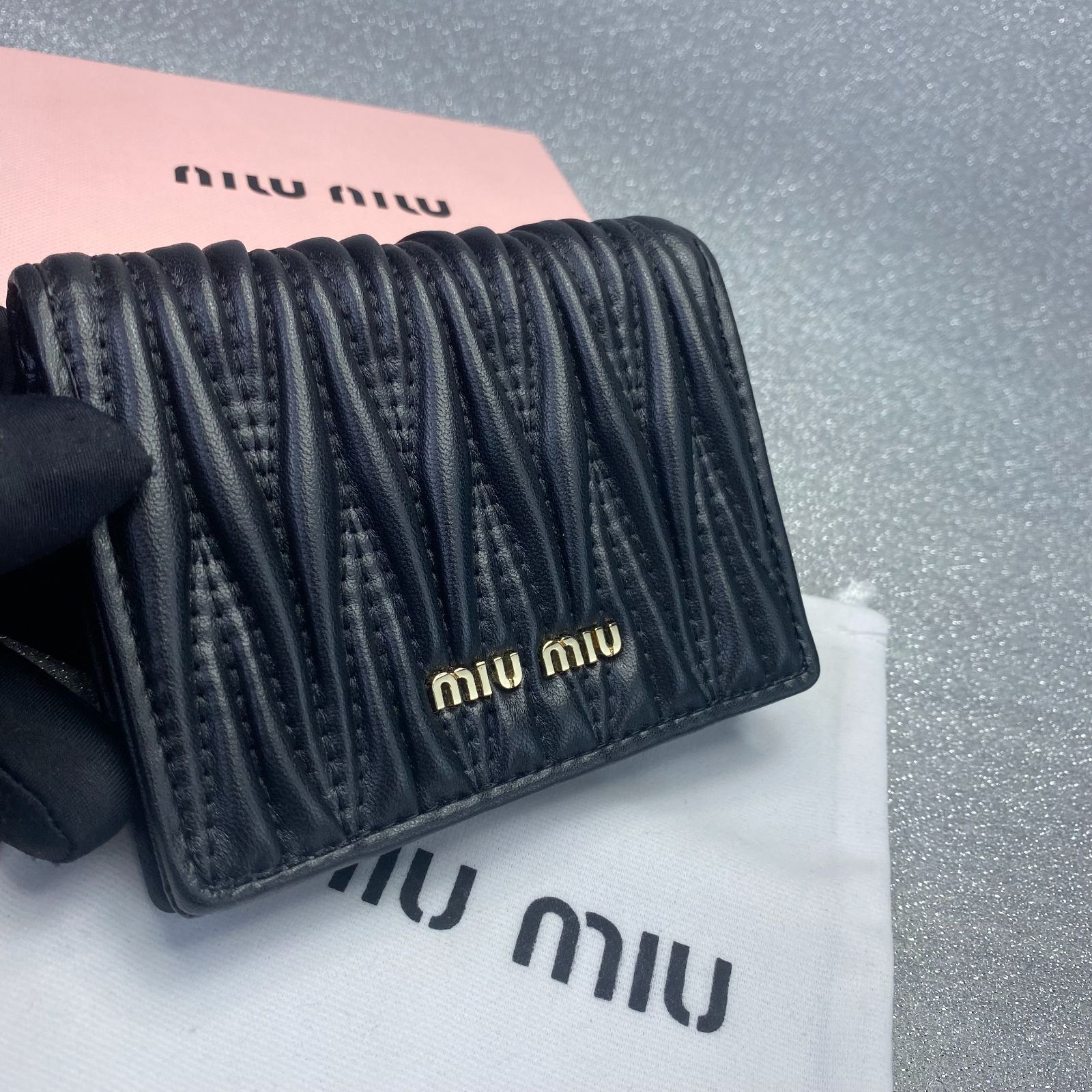 早い者勝ち！MIU MIU 2つ折り財布 マテラッセ 新品未使用 - メルカリ