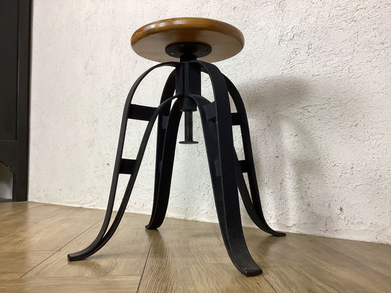 工業系ビンテージ調 回転 椅子 鉄脚 スツール① - メルカリ