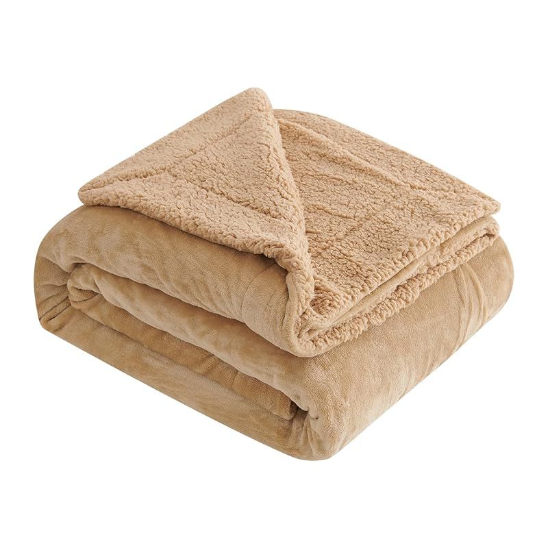 新品　【.co.jp 】クモリ(Kumori) あったか 毛布 2枚合わせ 厚め毛布 冬用 フランネル ブランケット 防寒 掛け毛布 吸湿発熱・抗菌防臭・静電防止 洗える (ダブル・180X200cm カーキ)