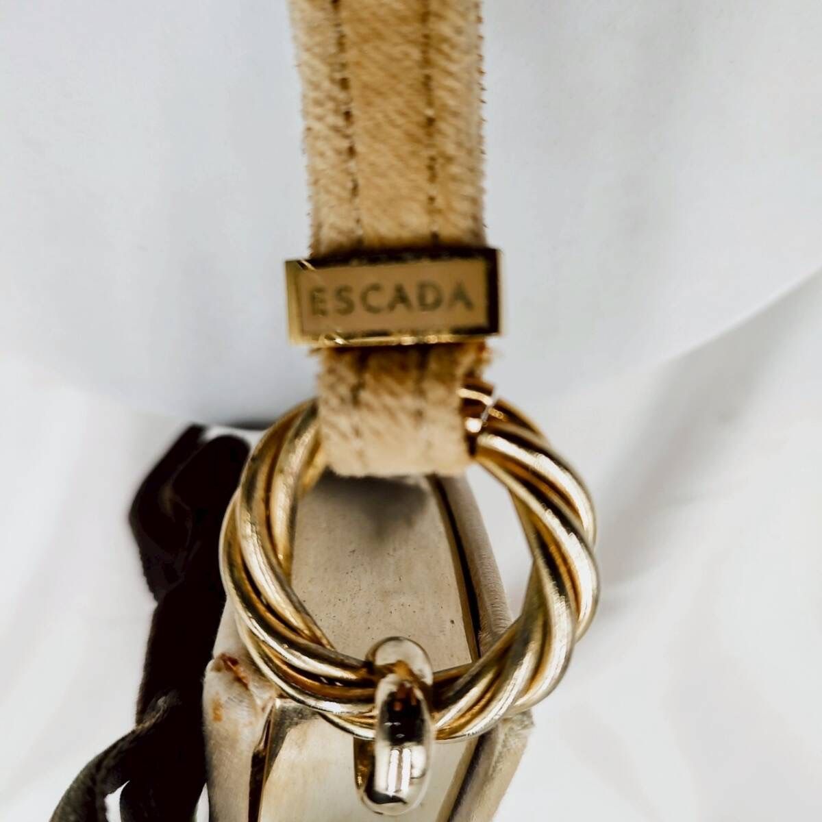 デザイン ESCADA