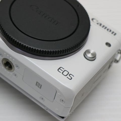 新品同様 EOS M3 ホワイト 即日発送 ミラーレス一眼 Canon 本体