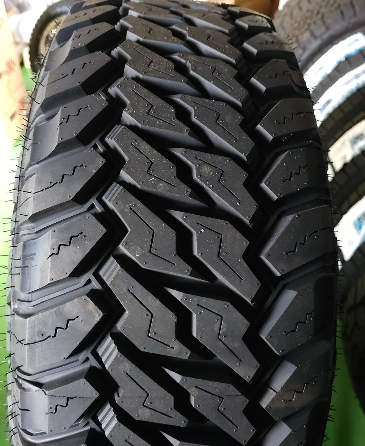 当店オススメ!! ランクル 300系 265/60R18 18インチ LEXXEL PreDator プレデター ランドクルーザー MONSTA  モンスタ マッド - メルカリ